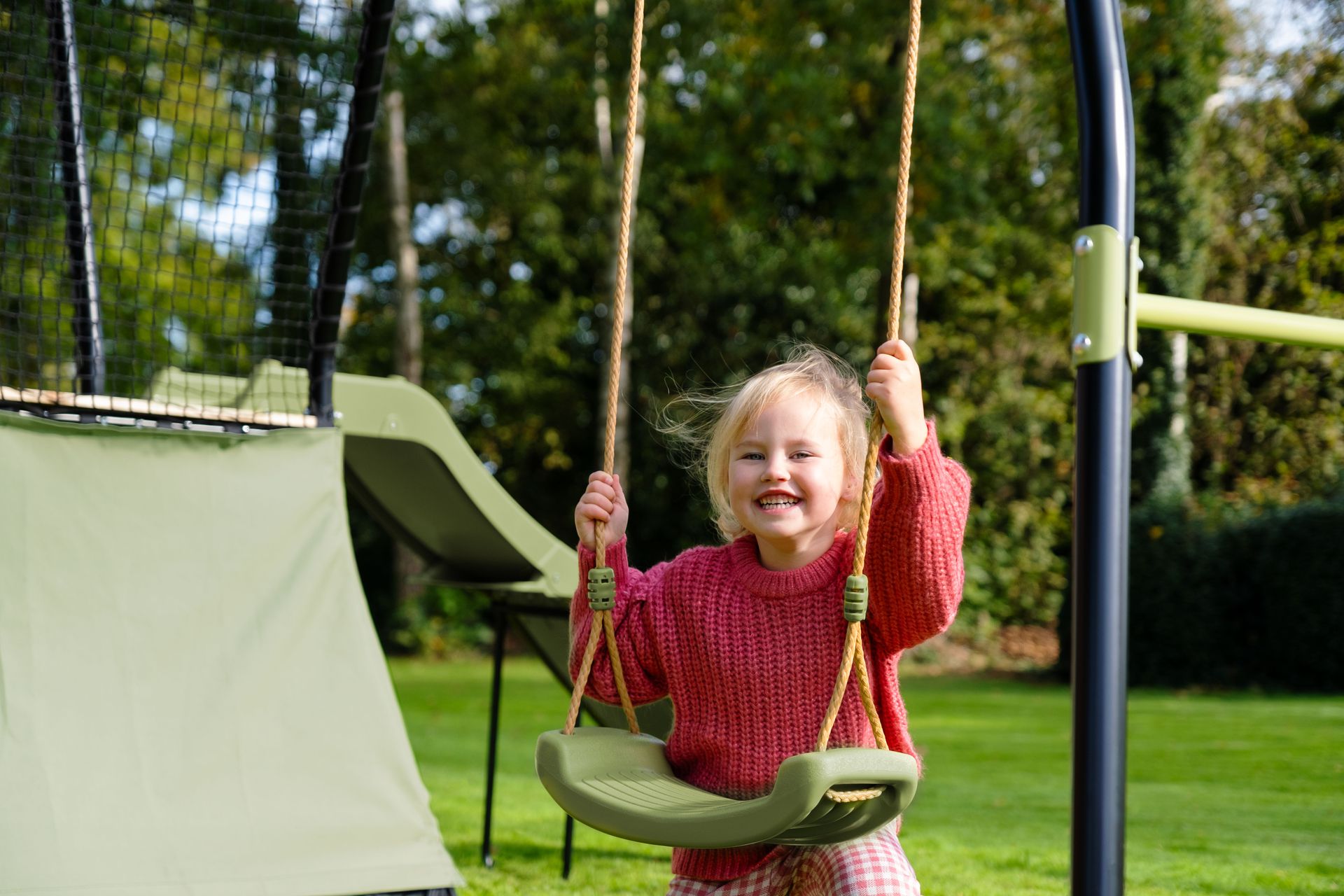 Spielturm Ivy mit Schaukel, 2 Sitze (FSC®100%)