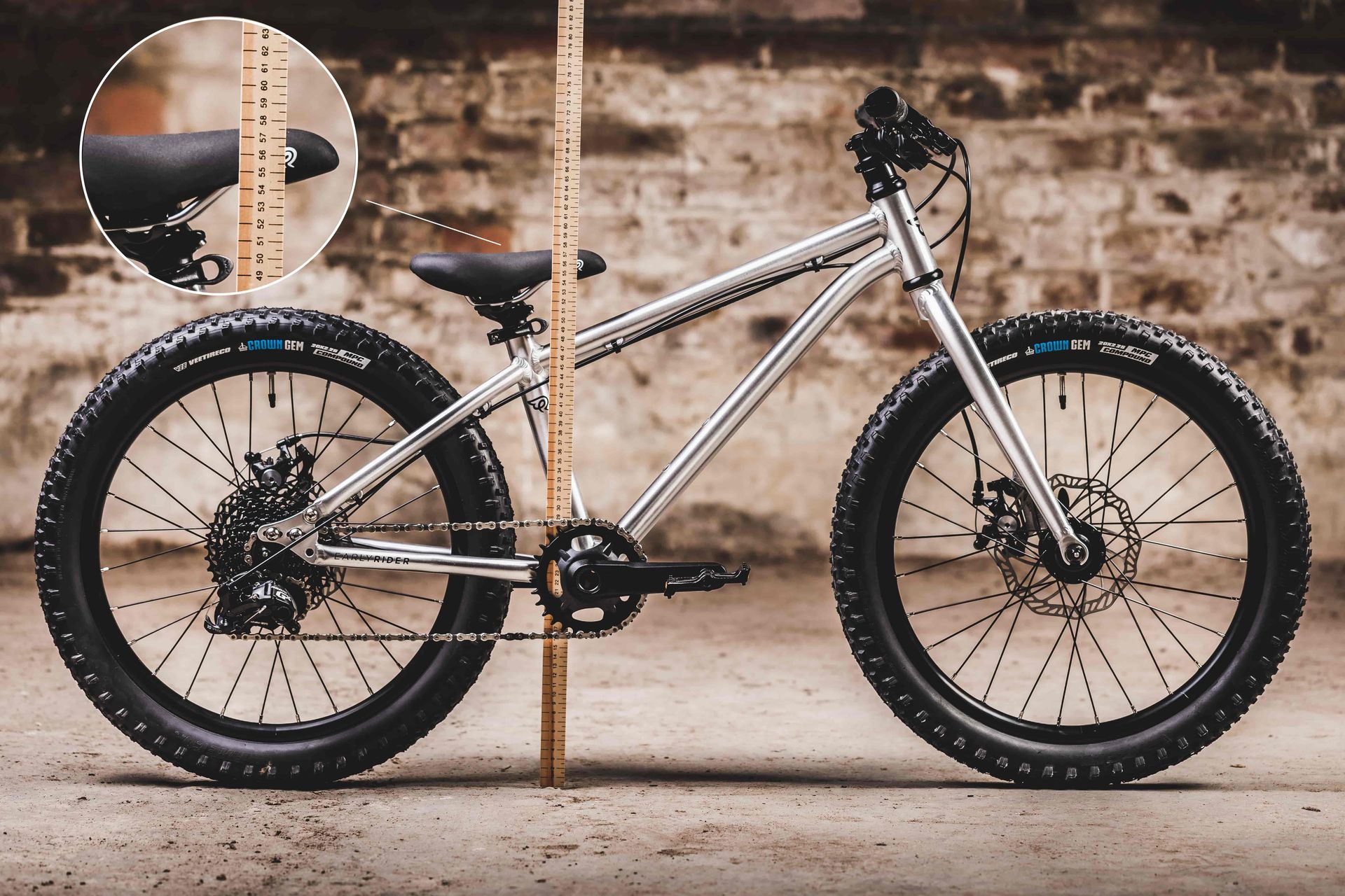 Seeker Brushed Aluminium