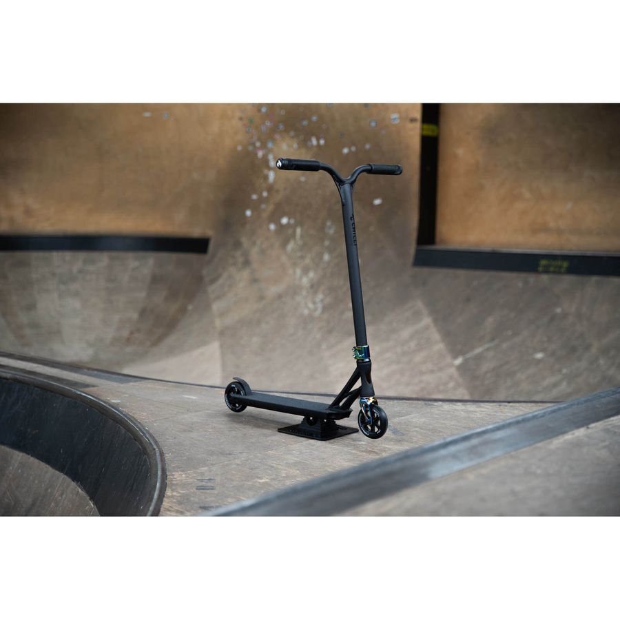 Chilli Pro Scooter Beast V2 schwarz rainbow neochrome