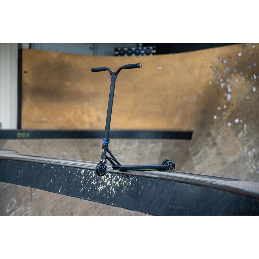 Chilli Pro Scooter Beast V2 schwarz rainbow neochrome