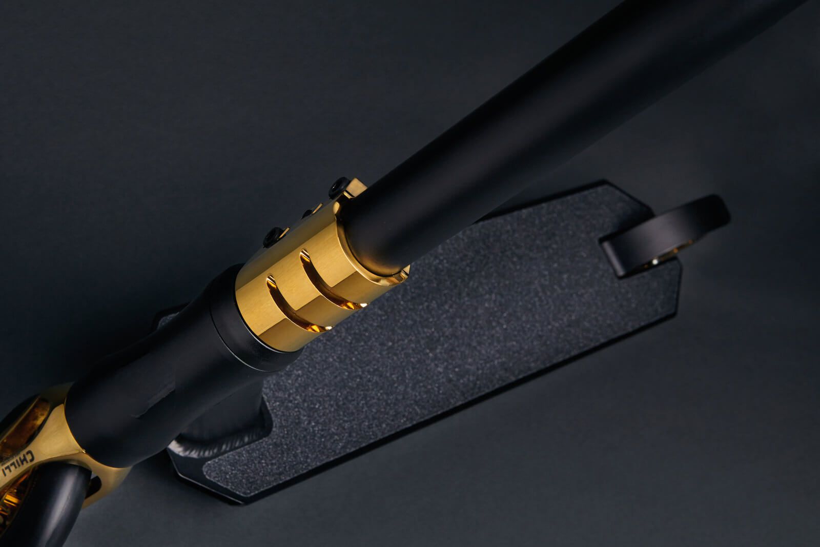 Chilli Pro Scooter Reaper Crown Schwarz Gold