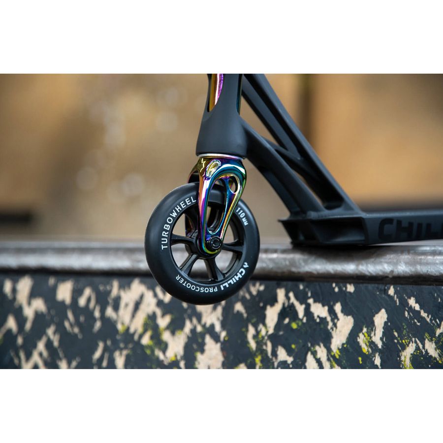 Chilli Pro Scooter Beast V2 schwarz rainbow neochrome