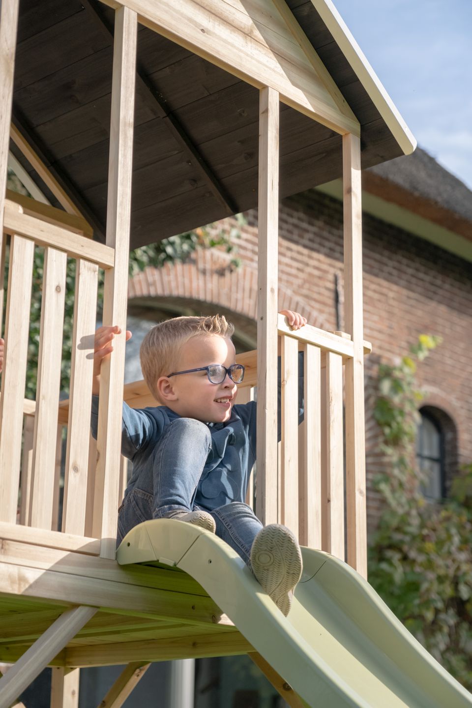 Panorama 300 Holzspielhaus mit Rutsche