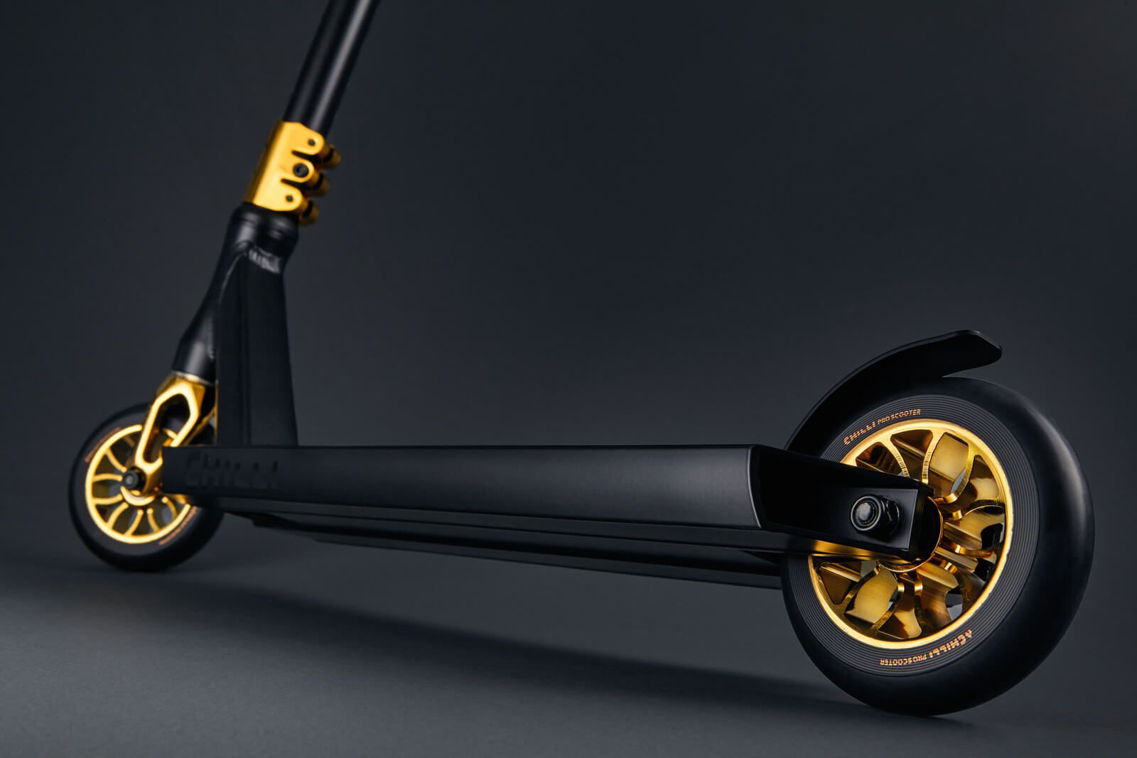 Chilli Pro Scooter Reaper Crown Schwarz Gold