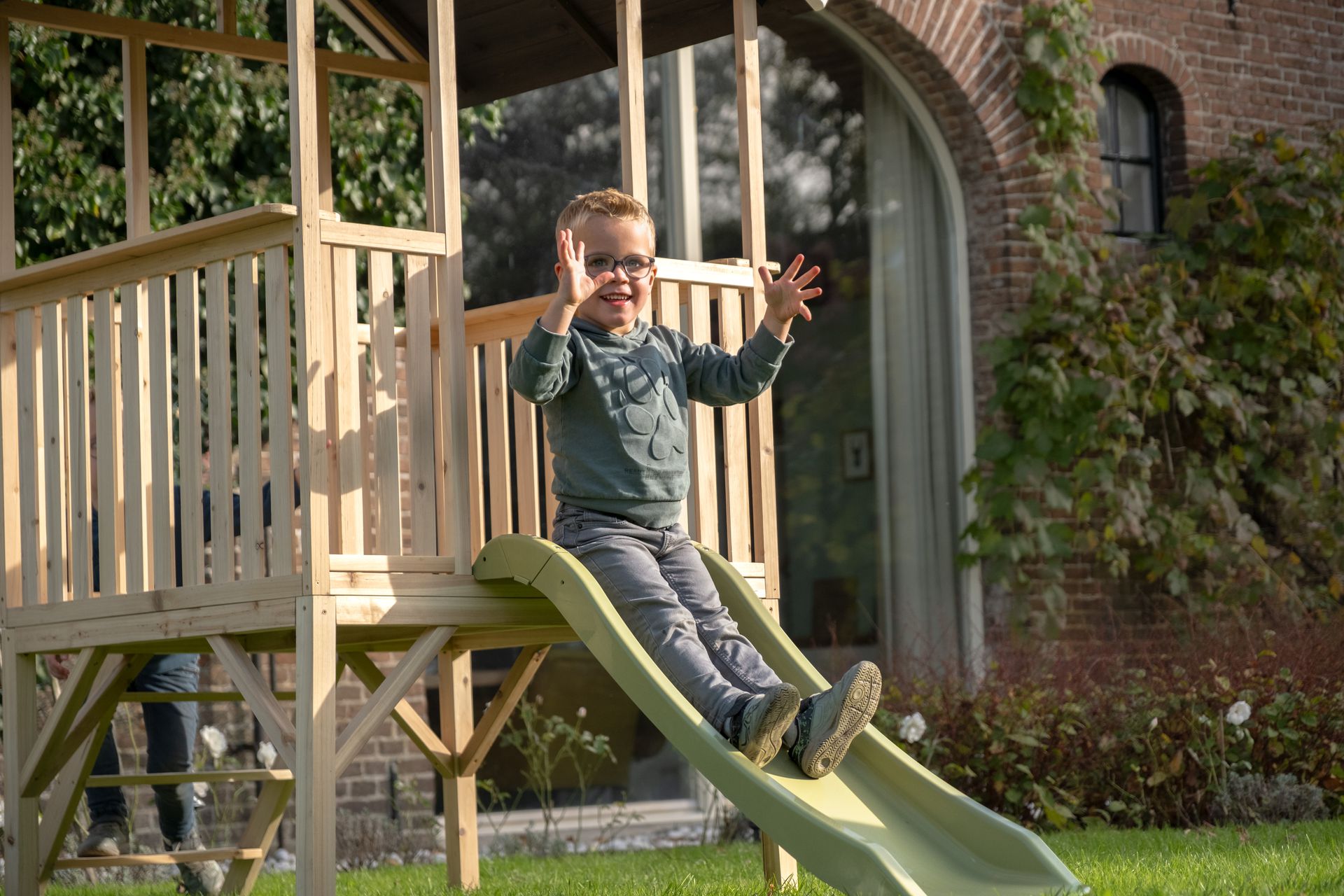 Panorama 300 Holzspielhaus mit Rutsche