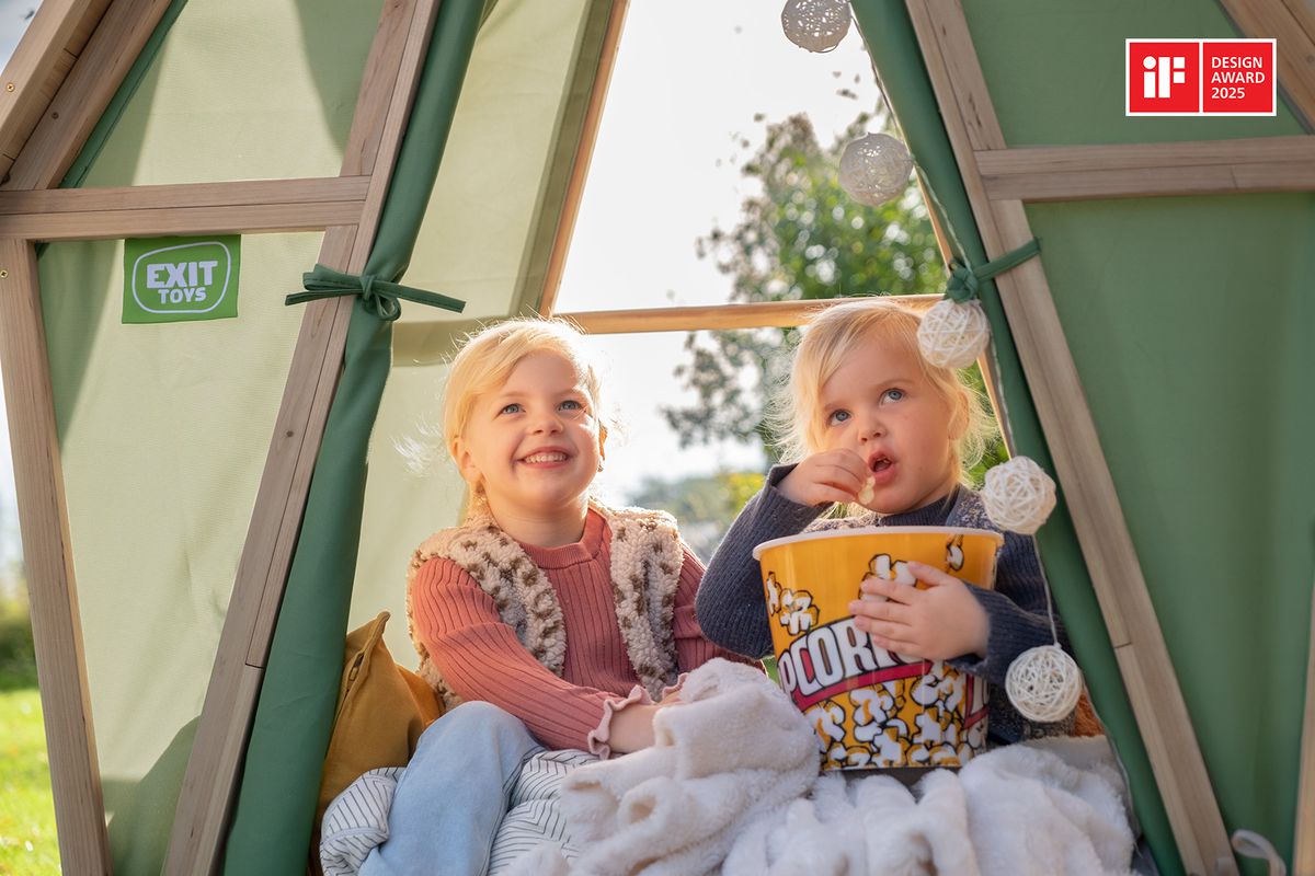 Yuki 550 Holzspielhaus mit Rutsche, Balkon und Küche