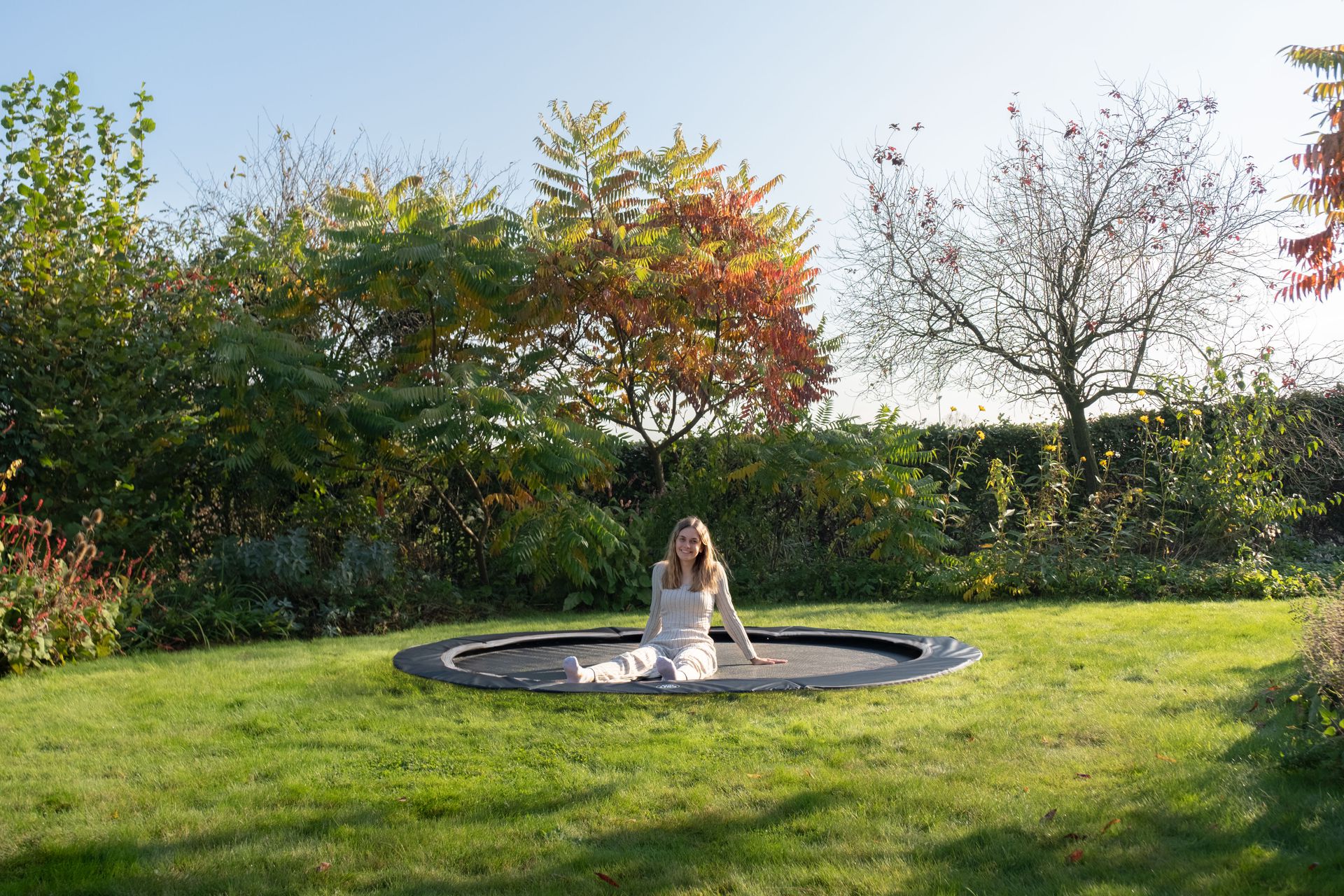 InTerra ebenerdige sports Trampolin ø427cm - schwarz