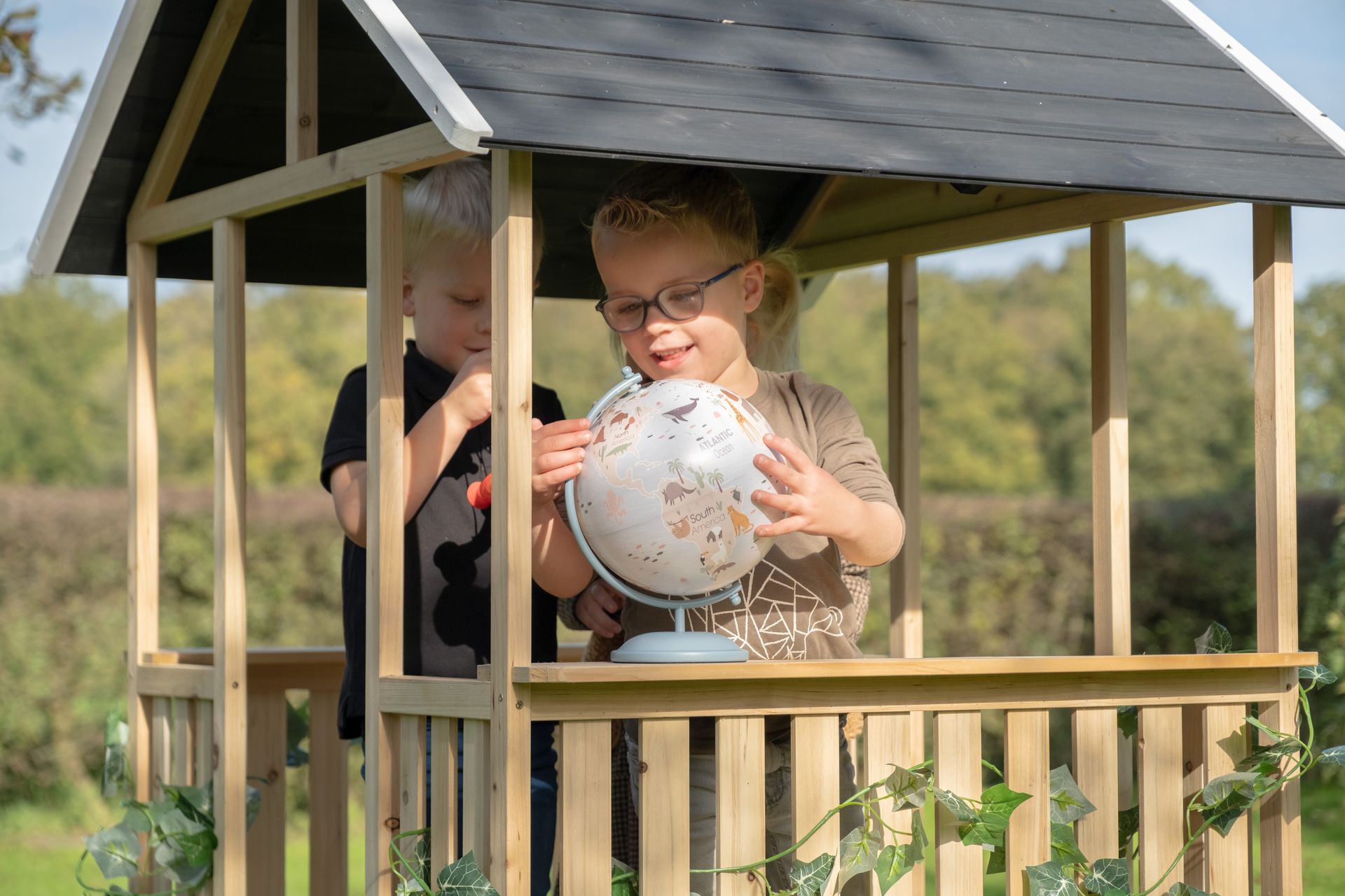 Panorama 500 Holzspielhaus mit Rutsche und Sandkasten