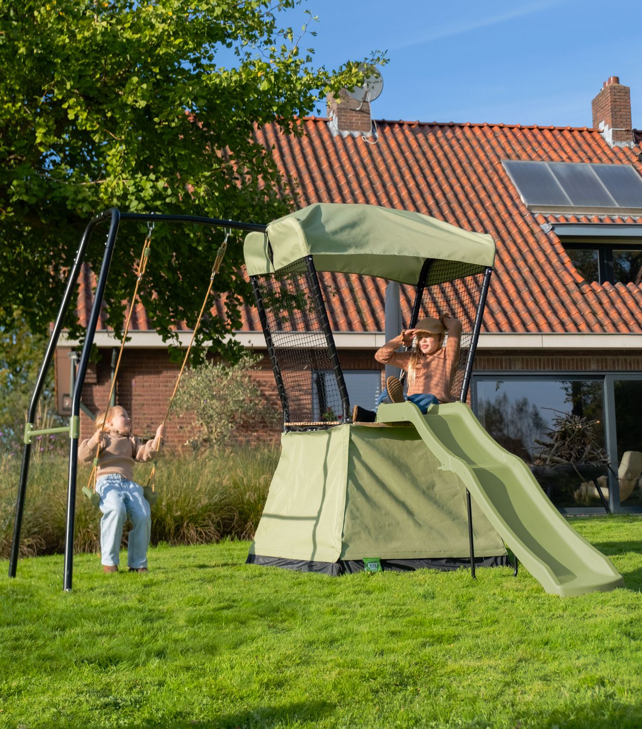 Spielturm Ivy mit Schaukel, 1 Sitz (FSC®100%)