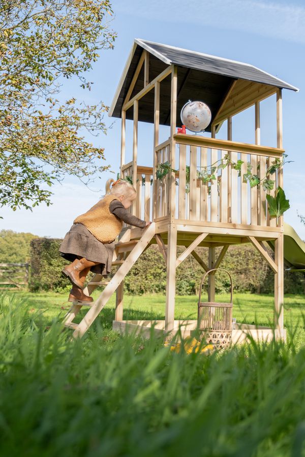 Panorama 500 Holzspielhaus mit Rutsche und Sandkasten