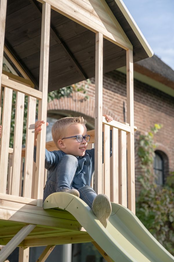 Panorama 300 Holzspielhaus mit Rutsche