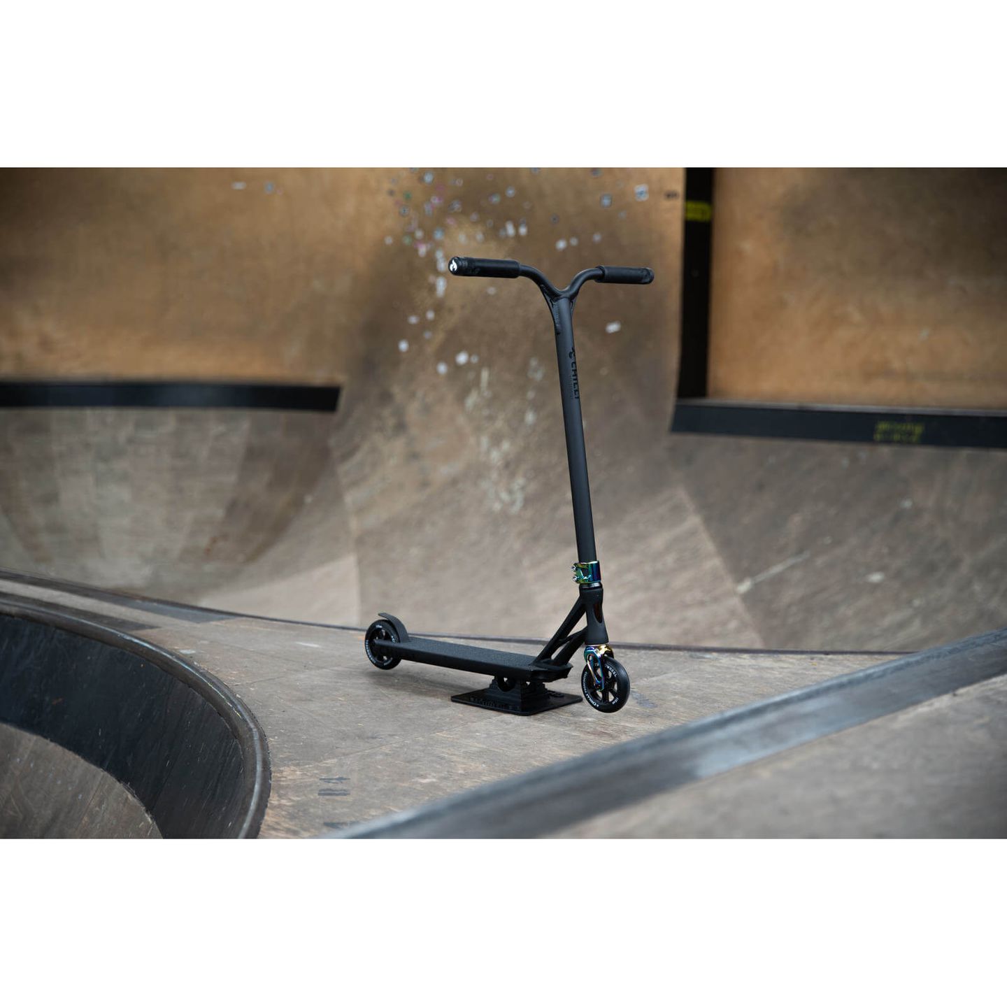 Chilli Pro Scooter Beast V2 schwarz rainbow neochrome